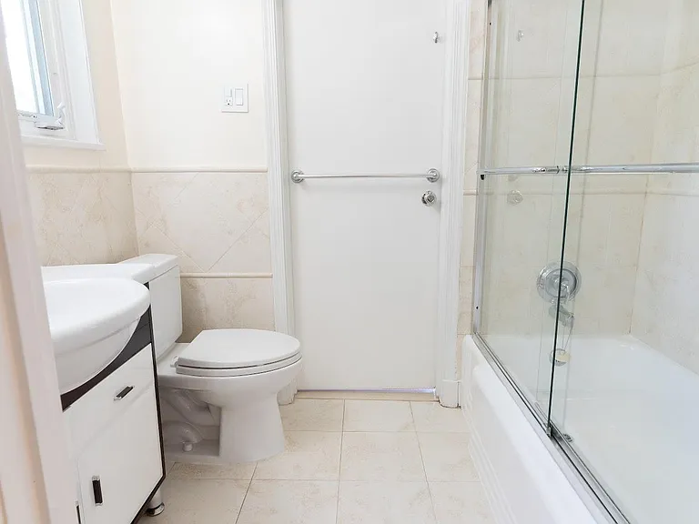 E Parkhill Dr — Photo 14