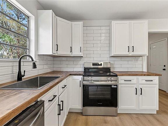 3rd image of 1644 Princess Helen Rd W