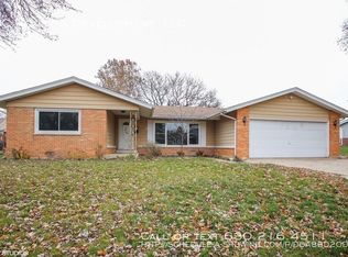 1161 Warwick Ln, Elk Grove Village, IL 60007