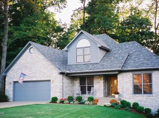 9700 Grandin Woods Rd, Jeffersontown, KY 40299