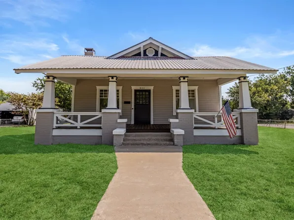 802 N Church St, Decatur, TX 76234