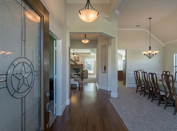4th image of 110 Everett Ct