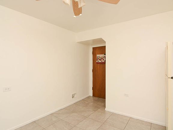 5th image of 3858 N Sawyer Ave #2