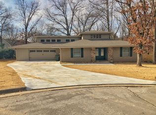 928 S 26th St, Rogers, AR 72758