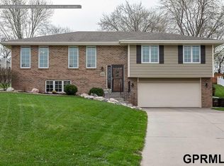 3321 Willow Wood Cir, Lincoln, NE 68506