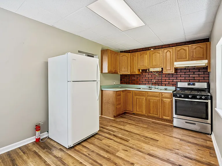 1231 Adon St — Photo 5