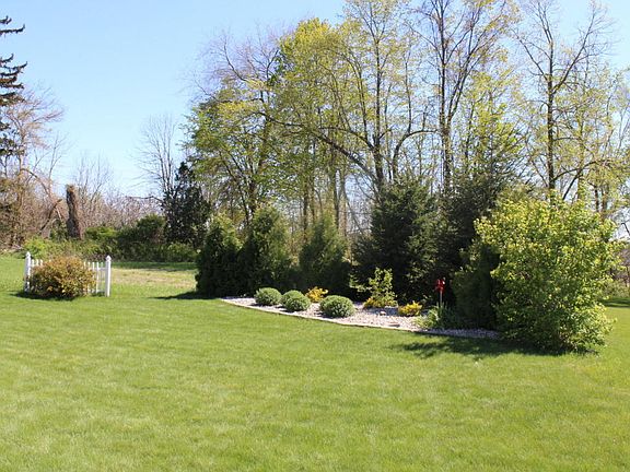 3rd image of 9576 Bluff Lake St