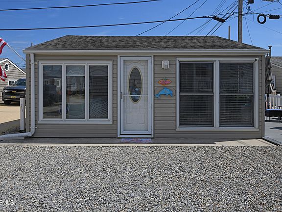 3rd image of 31 E Sandpiper Way