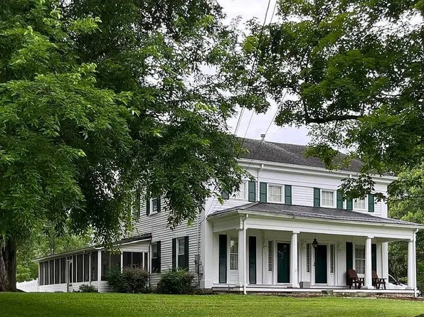 2705 Core Rd, Parkersburg, WV 26104