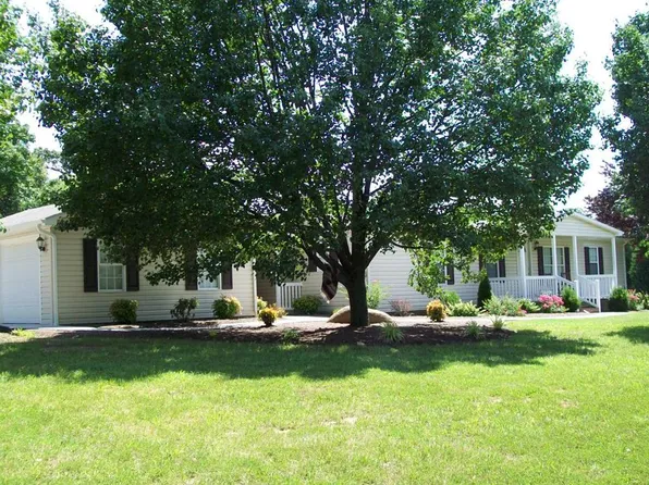 135 Pear Tree Pl, Ringgold, VA 24586