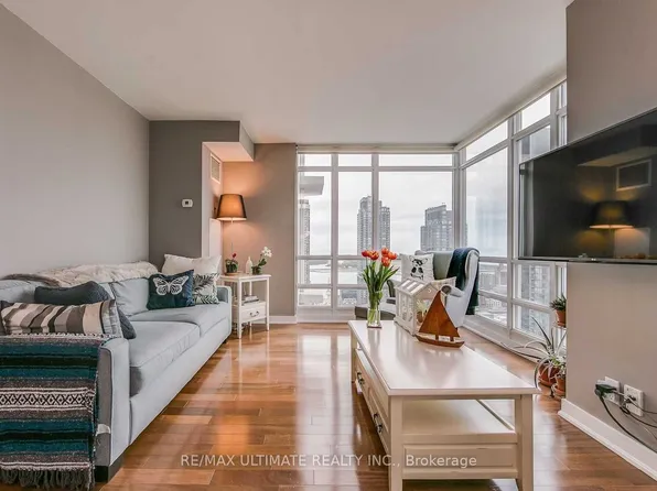 397 Front St W #3903, Toronto, ON M5V 3S1