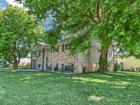 3rd image of 2436 Botsford Pl