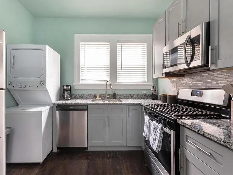 1351 Oxford Rd #2 — Photo 4