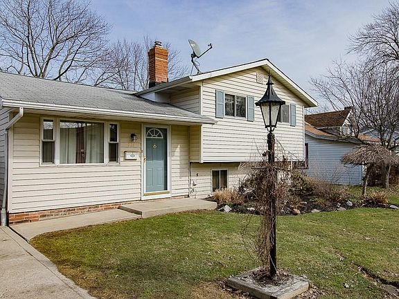 2nd image of 221 Parkway Dr