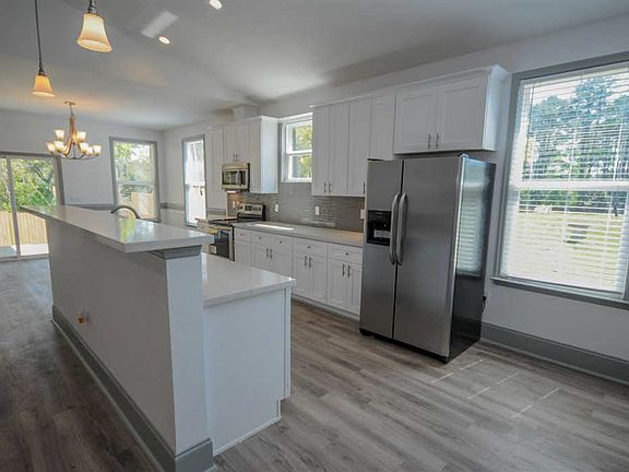 2nd image of 140 Charles Willis Dr