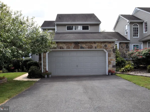 31 Scotch Pine Rd, Newark, DE 19711