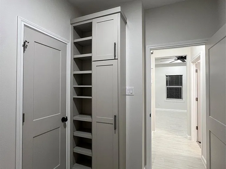 817 Center St — Photo 32