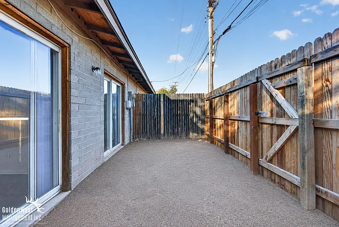 2209 W Belmont Ave #6 — Photo 16