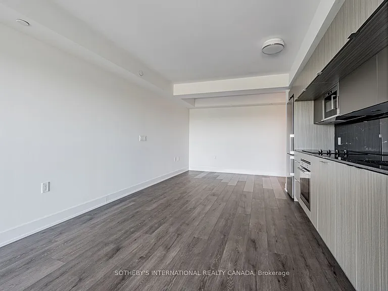 585 Bloor St E #2124 — Photo 16