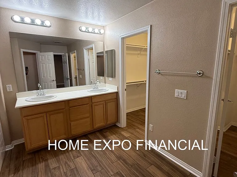 1456 Moonlight Dr — Photo 30