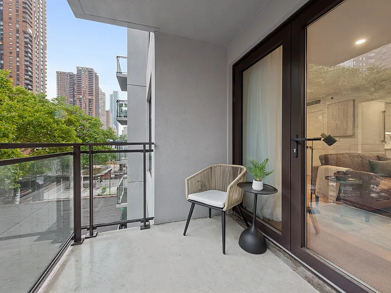 350 W 44th St #505 — Photo 16