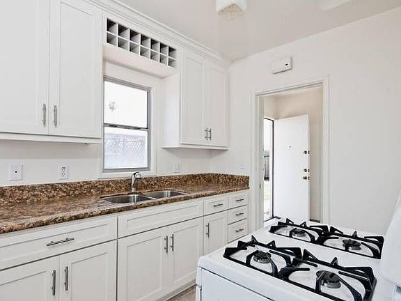 3rd image of 2588 Pierpont Blvd