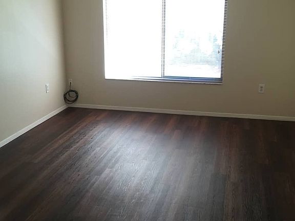 3rd image of 665 Lake Dexter Cir