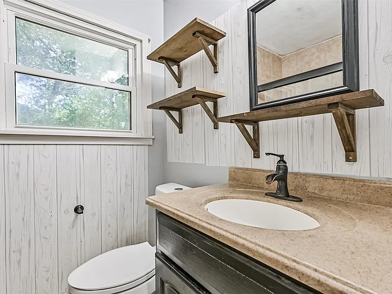 1007 Plum St — Photo 9