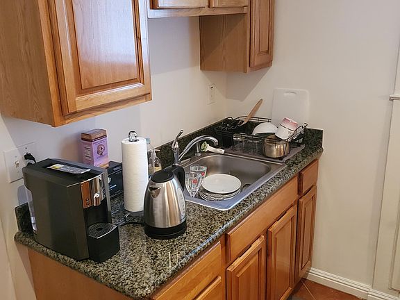 4th image of 935 Hyde St APT 10