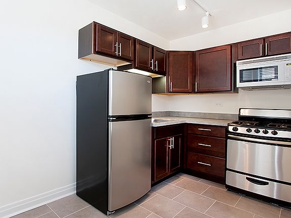2nd image of 823 W Buena Ave APT 0106