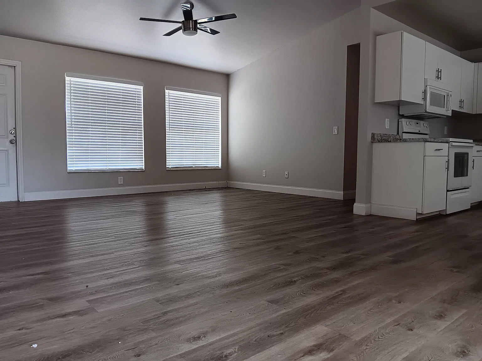 3 bed, 1053 sqft, $1,800 — Photo 2