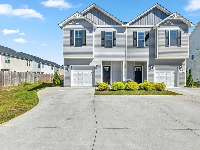290 Currituck Dr — Photo 1