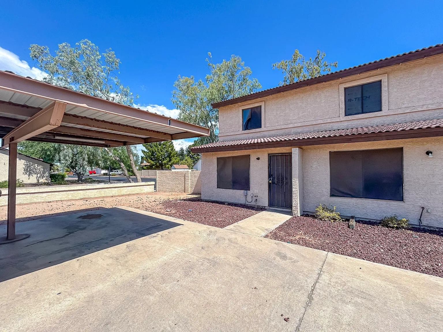 3 bed, 1075 sqft, $1,899 — Photo 1