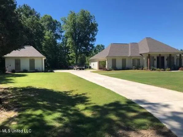 237 Allenwood Dr, Canton, MS 39046
