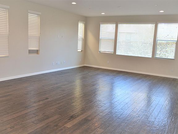 4th image of 15917 Babcock St