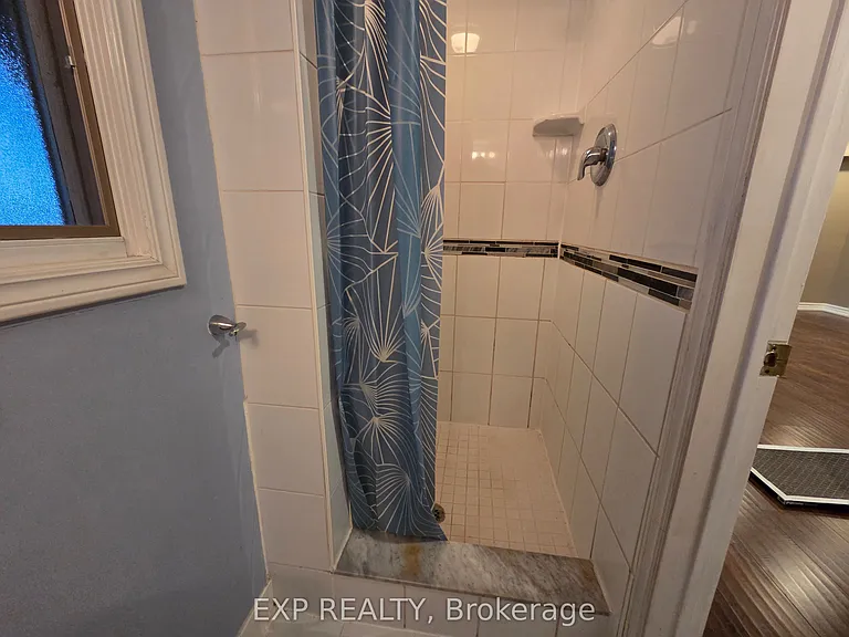 696 Penny Ln #LOWER — Photo 11