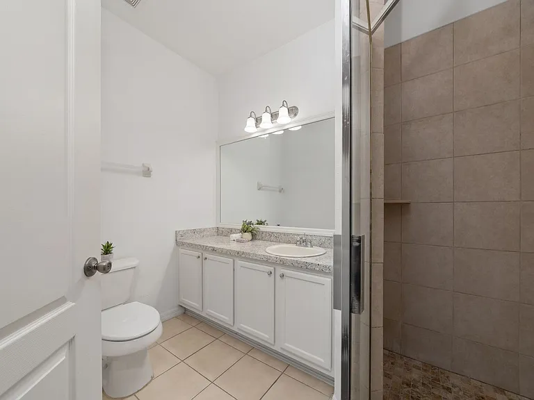 10612 Savannah Wood Dr — Photo 24