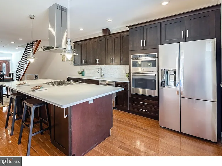 1537 Dickinson St — Photo 15
