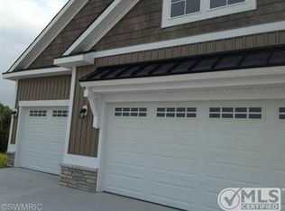 6413 Wilmington Dr, Norton Shores, MI 49444