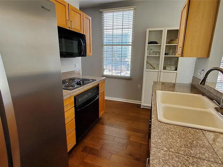 475 W 12th Ave #8H — Photo 15