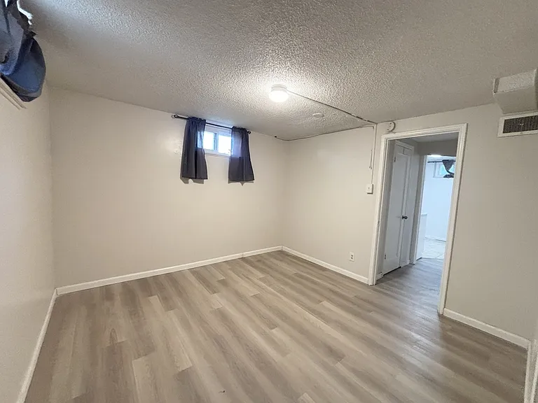 416 W Cornell Dr — Photo 2