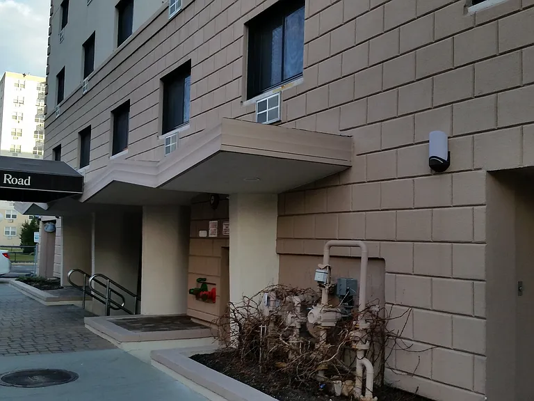 420 Shore Rd #3B — Photo 15