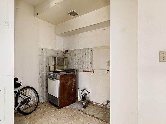 5th image of 1200 N Shore Dr NE Unit 105