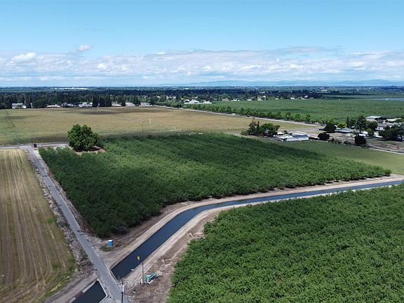 3rd image of 1012 Ladd Rd