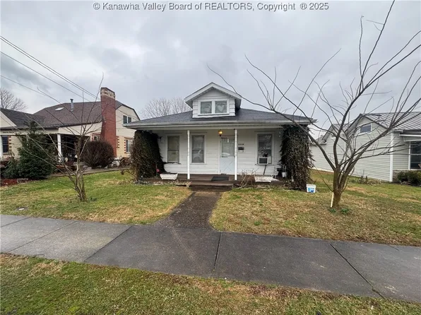 2938 Virginia Ave, Hurricane, WV 25526