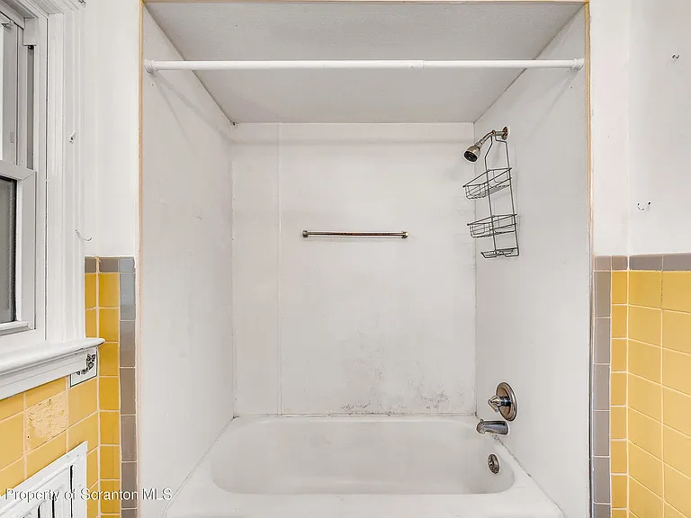 528 S Main St — Photo 18