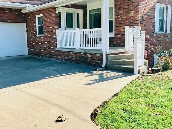 3rd image of 976 Braun Rd