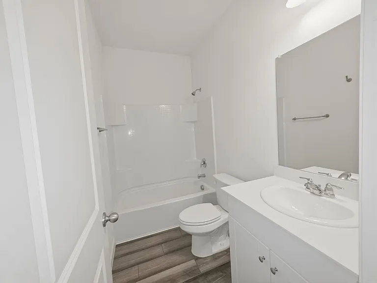 410 Forest St — Photo 8