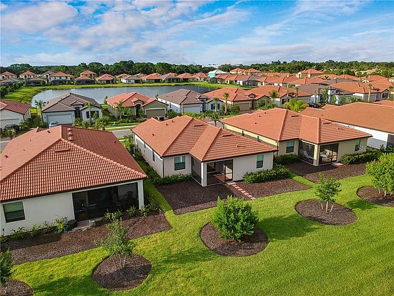 4th image of 9877 Hilltop Dr