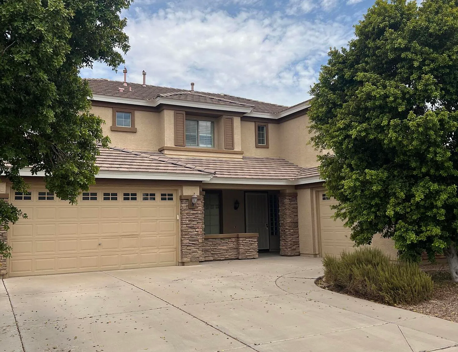 5 bed, 3.0 bath, 3626 sqft, $2,700 — Photo 1